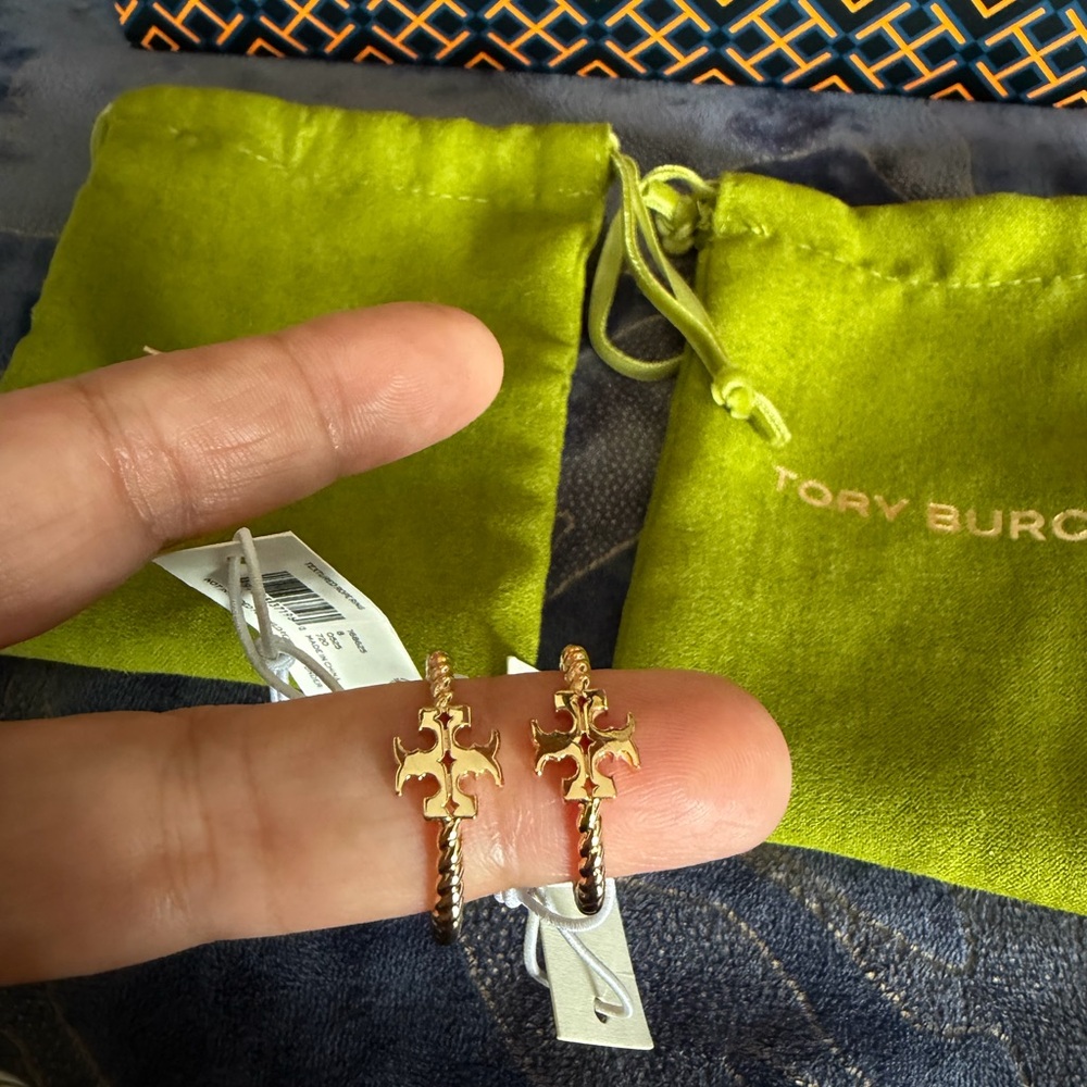 Authentic Tory Burch Gold Rings Set of 2 with Lime Green Pouches - Picture 2 of 11